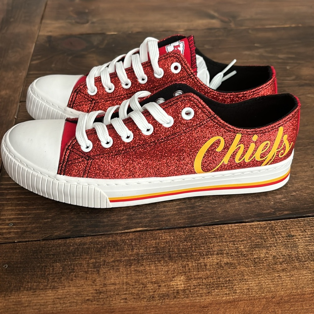 Women’s Chiefs Team Sneakers - Picture 4 of 6